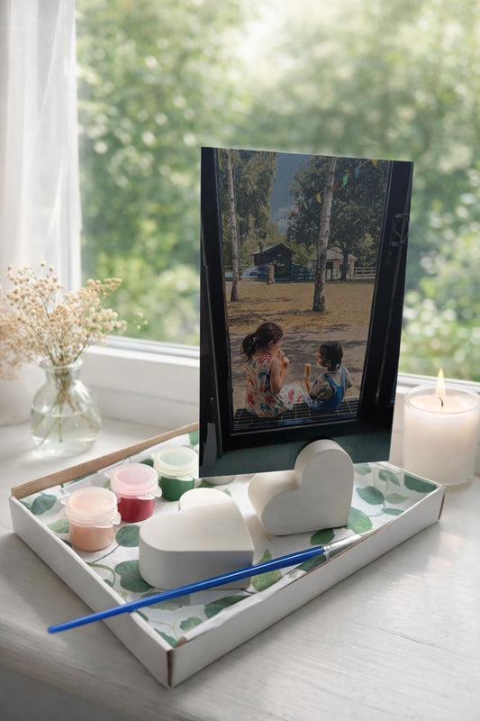Paint Your Own Heart Photo Holders Craft Kit – Jesmonite, Acrylic Paints, Brush
